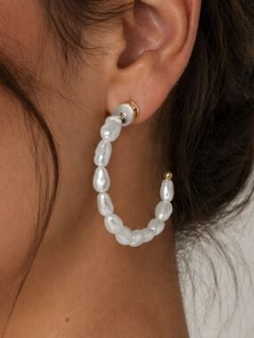 😍CLEARANCE  - E65 NWT JOE FRESH Pearl Look Hoop Fashion Earrings MSRP $12